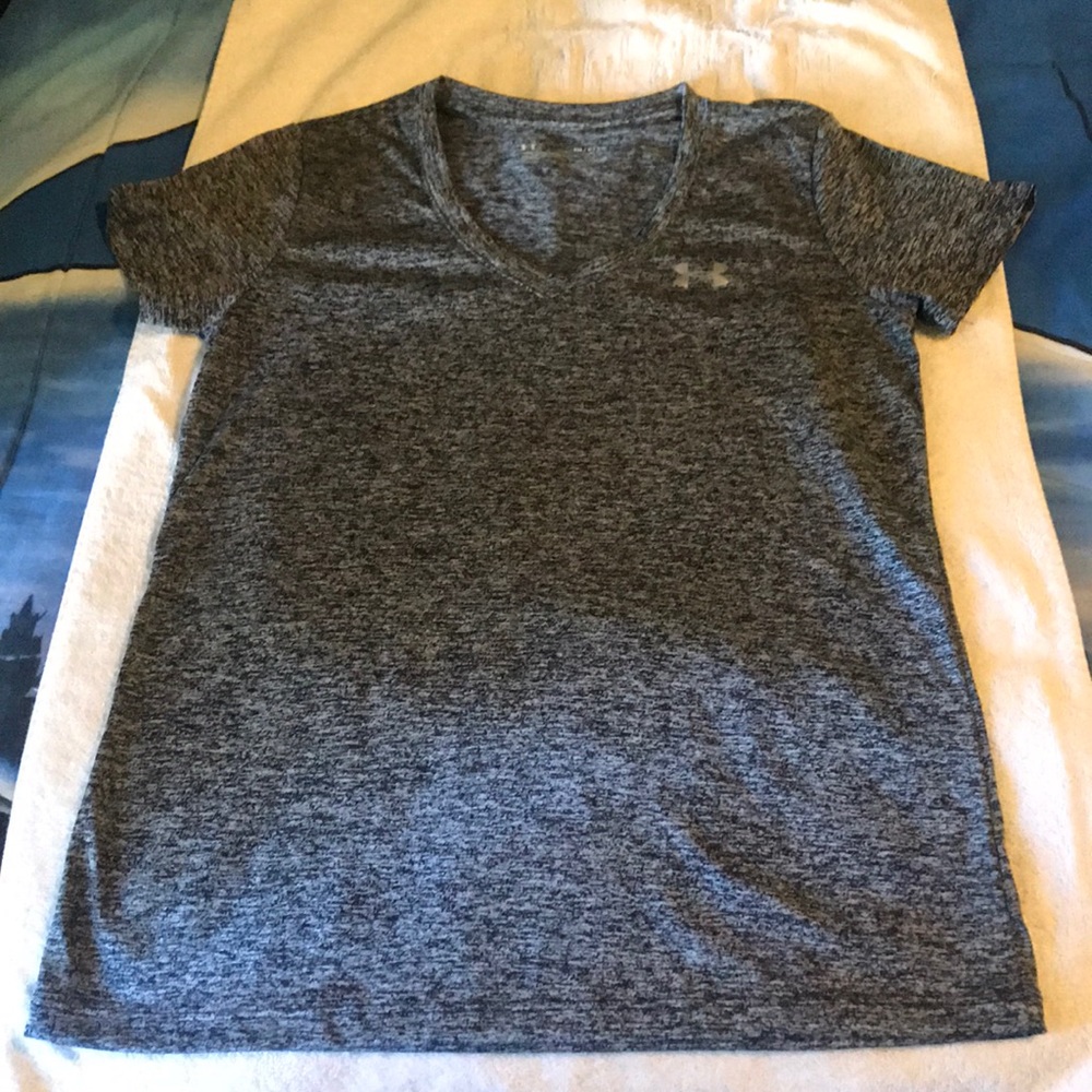 Woman’s Under amour Loose Fit Heat Gear Shirt
